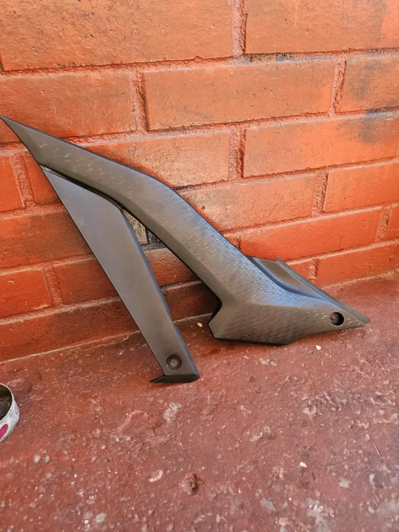 Carenado plástico izquierdo Yamaha R3a - 2