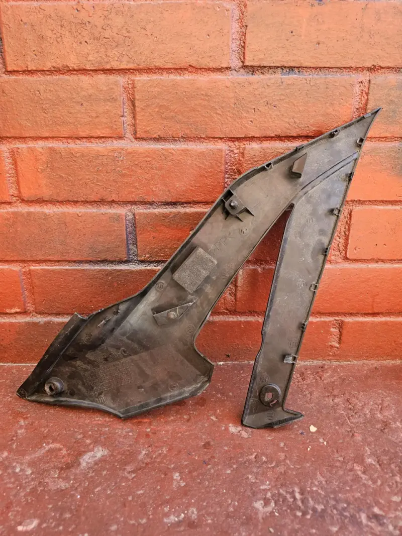 Carenado plástico izquierdo Yamaha R3a - 4