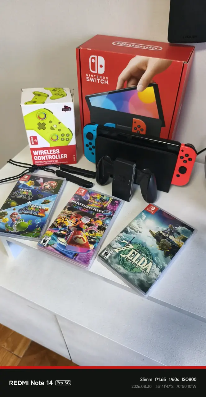 Consola Nintendo Switch con Juegos y Controlador - 1