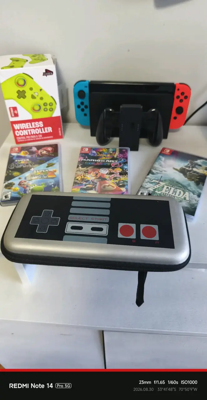 Consola Nintendo Switch con Juegos y Controlador - 2