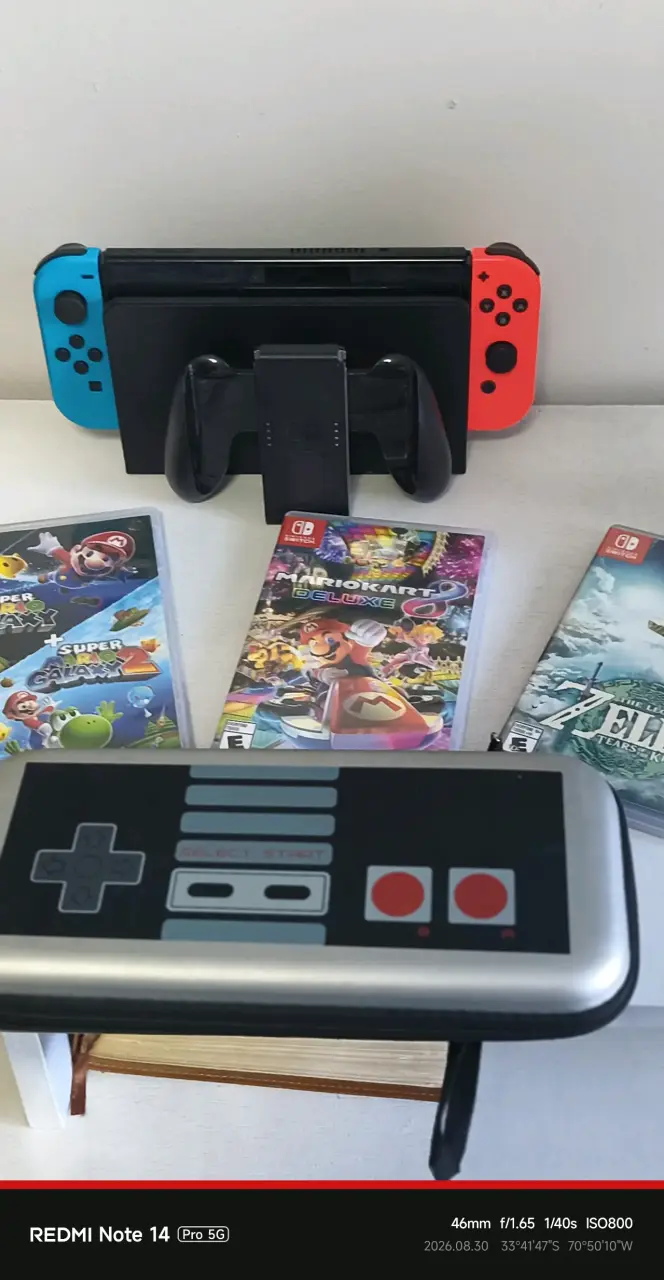 Consola Nintendo Switch con Juegos y Controlador - 4