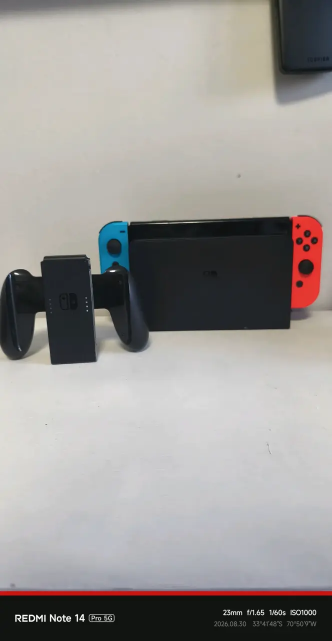 Consola Nintendo Switch con Juegos y Controlador - 6