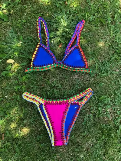 Bikini colorido tejido a mano - miniatura 1