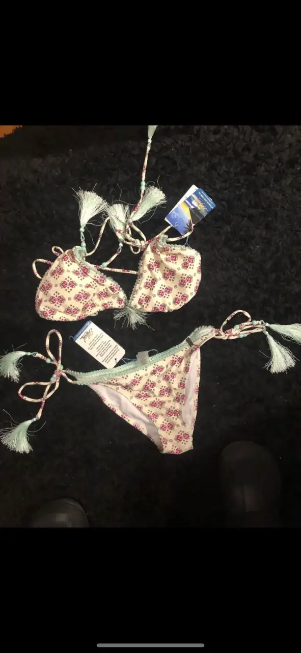 Bikini estampado floral con detalles de encaje - 2