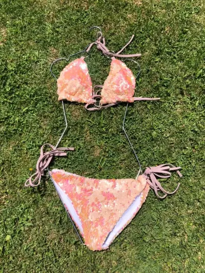 Bikini estampado floral con detalles de encaje - miniatura 3