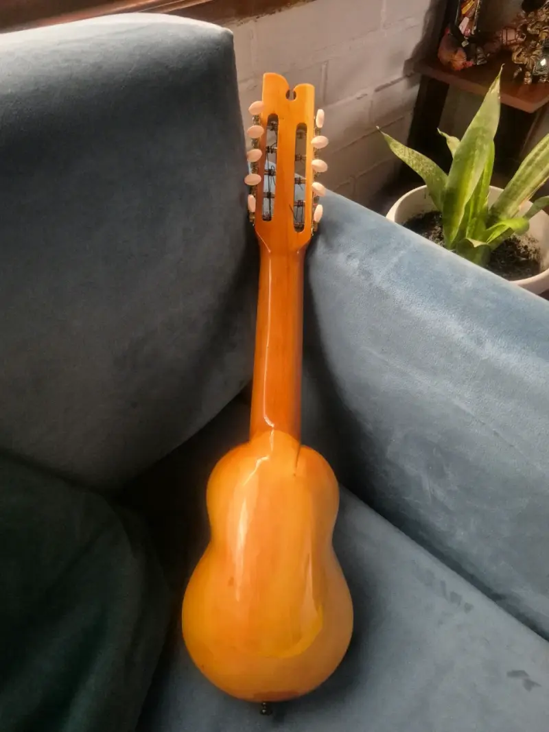 Charango de madera con funda incluida - 3