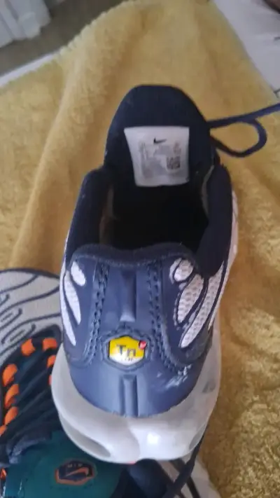 Zapatillas deportivas Nike blancas y negras - miniatura 2
