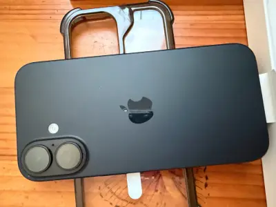 iPhone 16 en excelente estado - miniatura 1