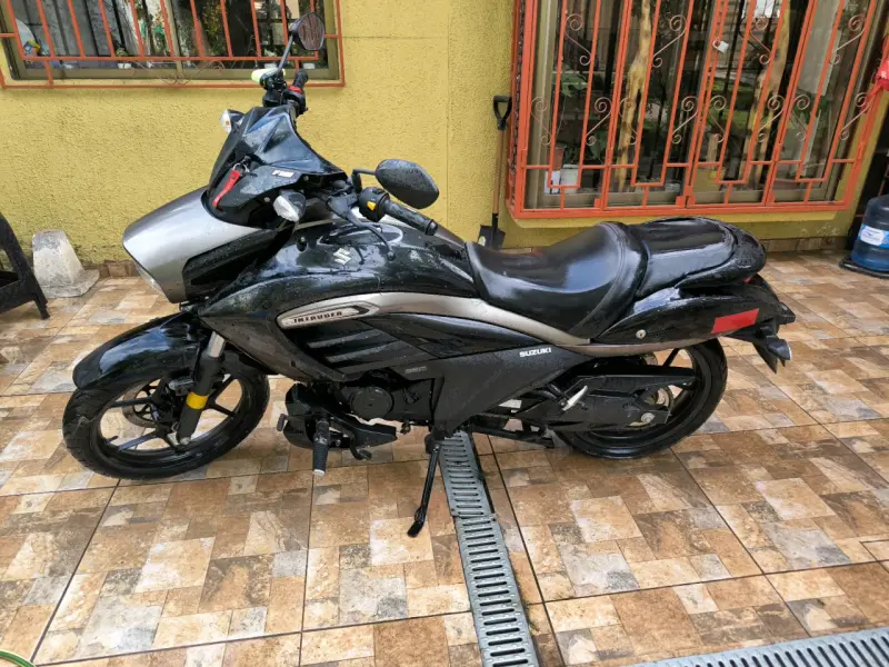 Moto Suzuki Intruder 150cc en buen estado - 1