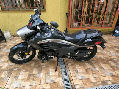 Moto Suzuki Intruder 150cc en buen estado - miniatura 1