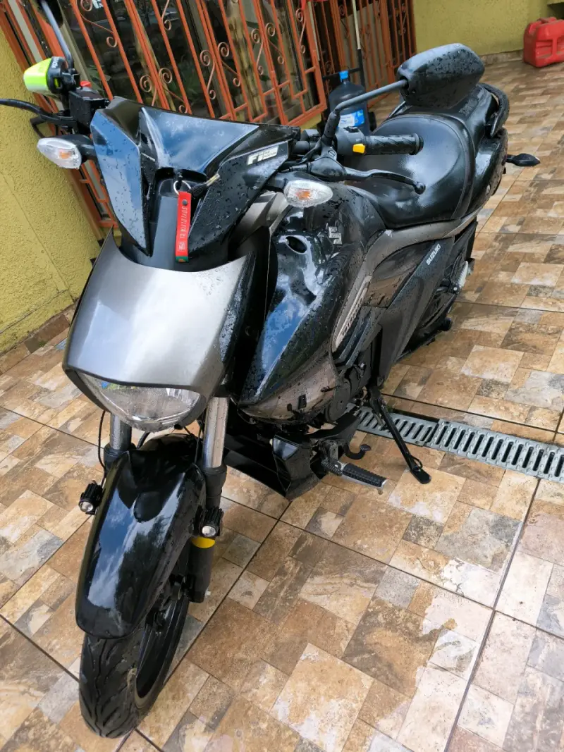 Moto Suzuki Intruder 150cc en buen estado - 3