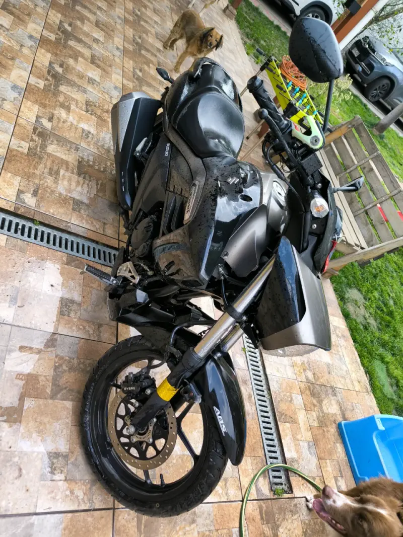 Moto Suzuki Intruder 150cc en buen estado - 4