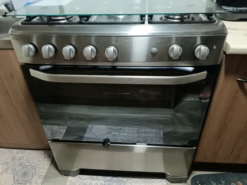 Cocina a gas Mabe con horno y 6 quemadores - 1