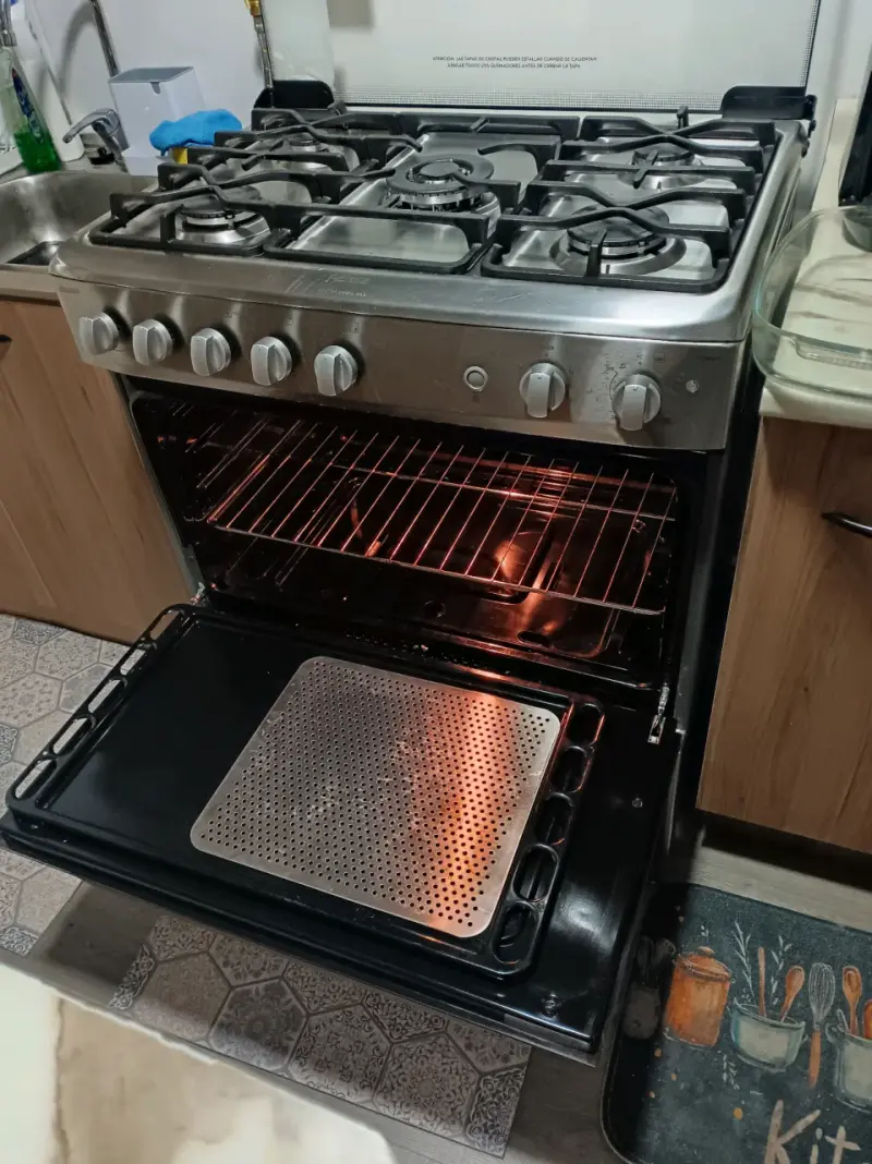 Cocina a gas Mabe con horno y 6 quemadores - 2