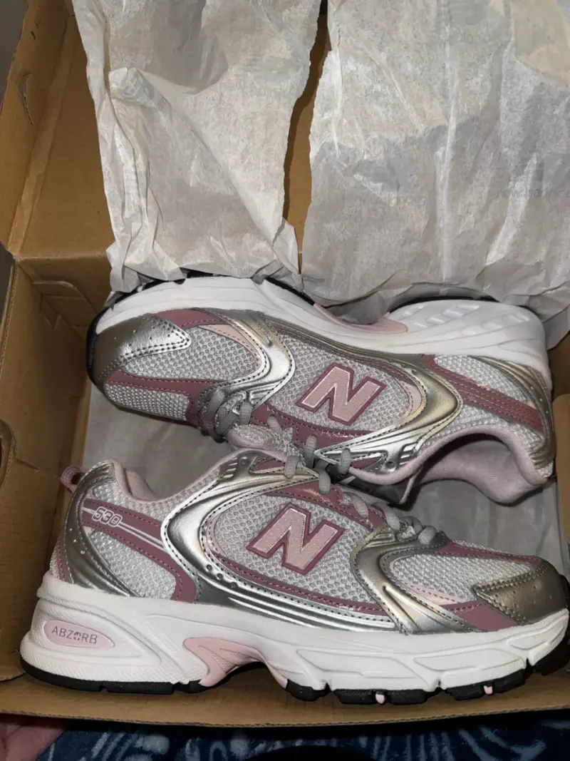 Zapatillas New Balance 530 Mujer Rosado y Plateado - 2