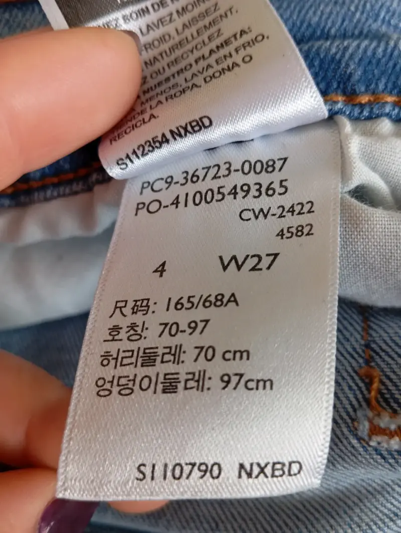 Jeans de mezclilla azul claro para mujer - 4