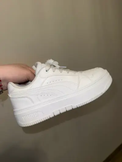Zapatillas blancas Puma de cuero para mujer - miniatura 1