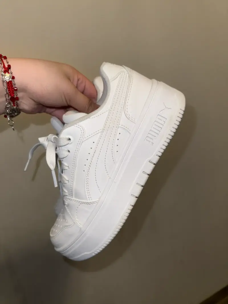 Zapatillas blancas Puma de cuero para mujer - 4