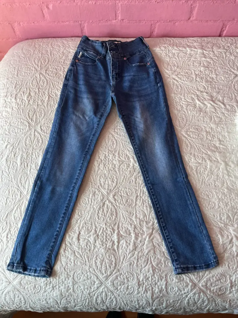 Jeans ajustados de mezclilla azul para mujer - 1