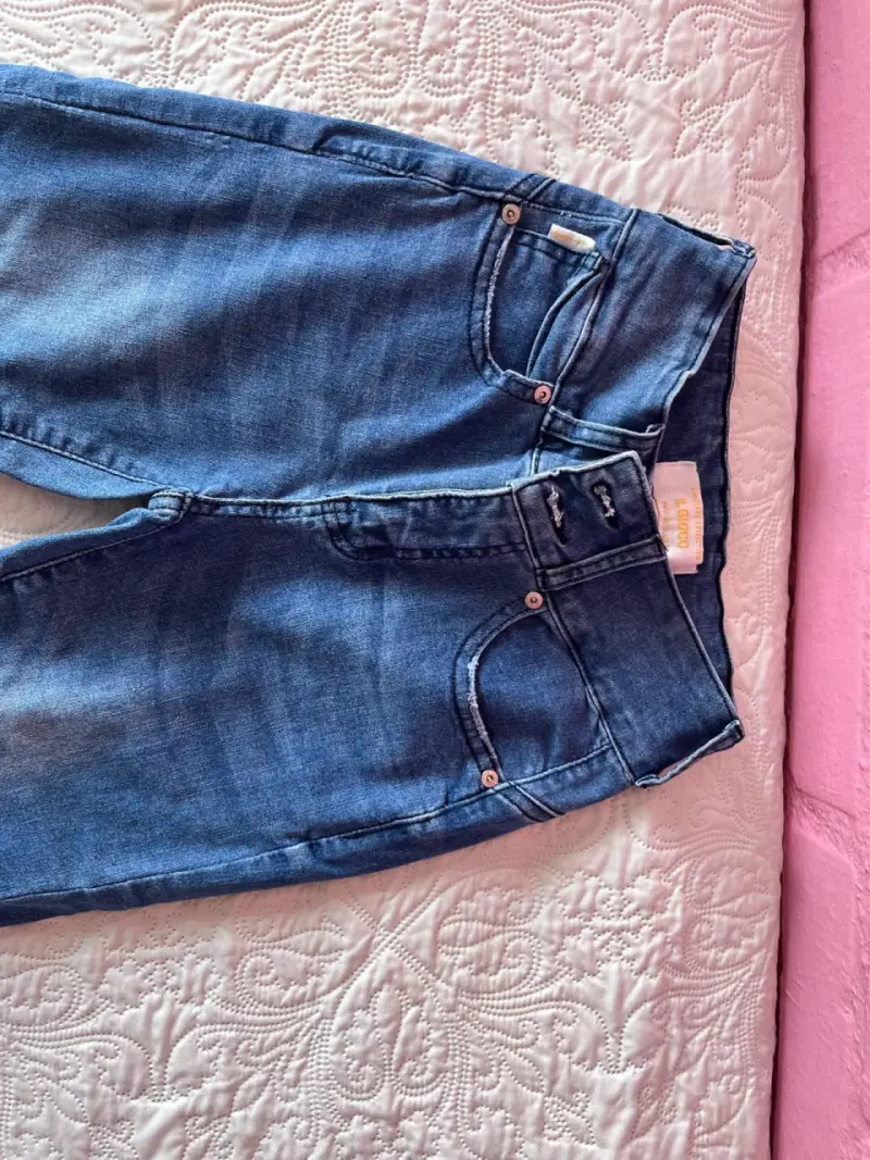 Jeans ajustados de mezclilla azul para mujer - 2