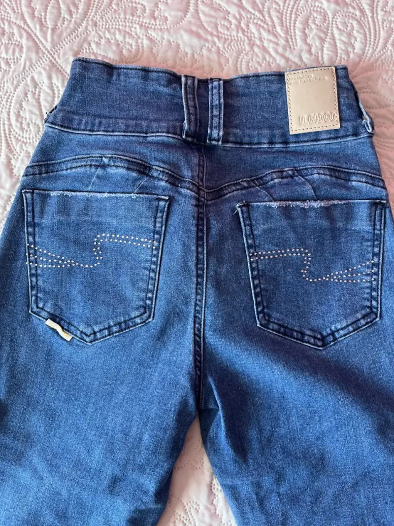 Jeans ajustados de mezclilla azul para mujer - 4