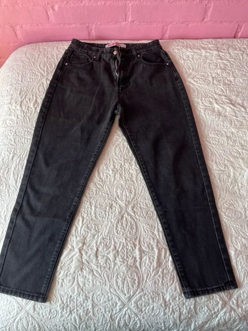 Jeans ajustados de mezclilla negros para mujer - 1