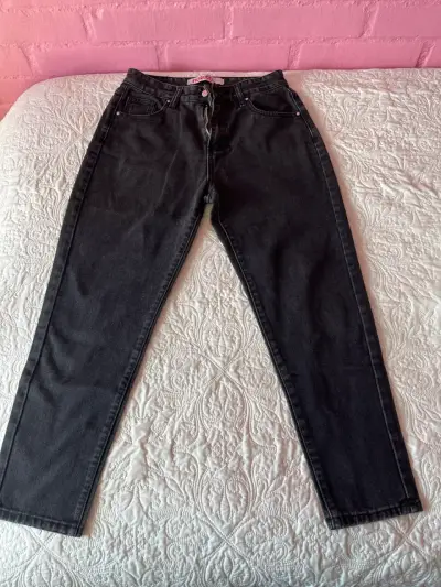 Jeans ajustados de mezclilla negros para mujer - miniatura 1