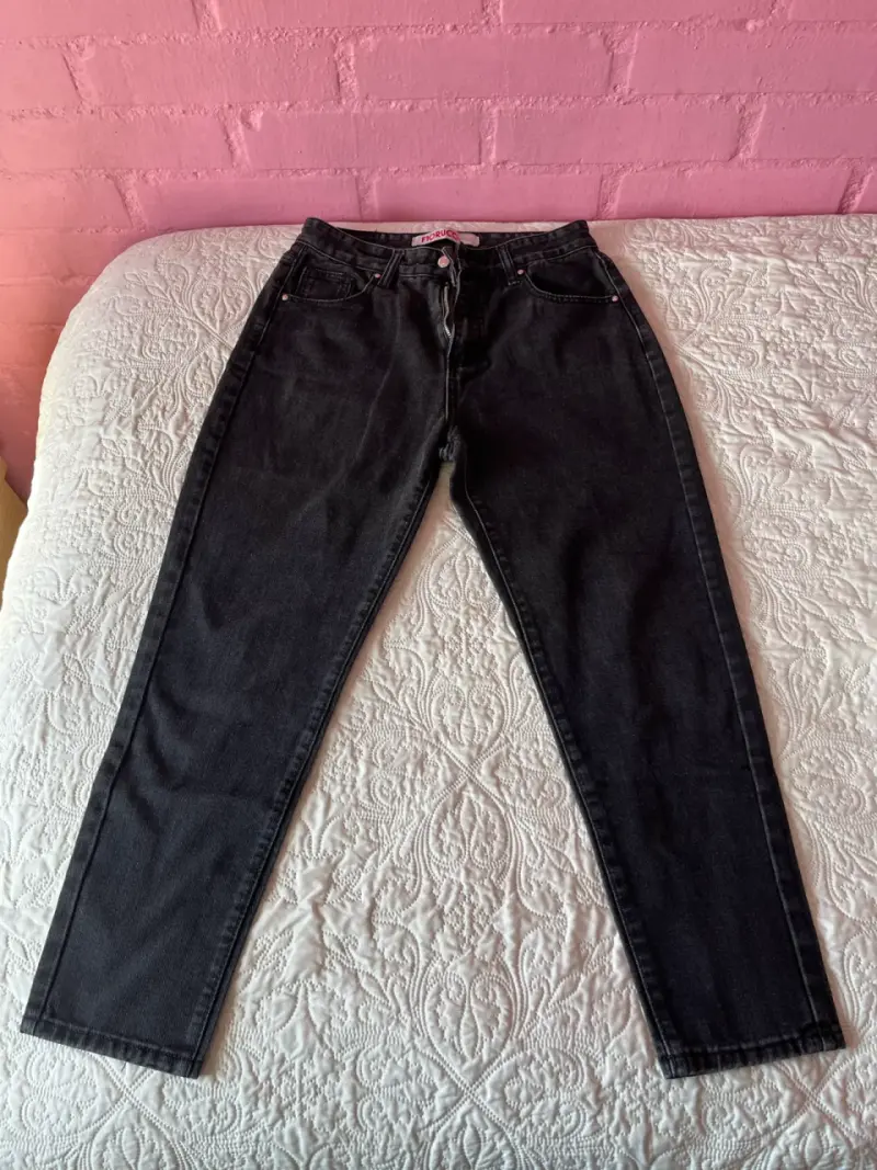 Jeans ajustados de mezclilla negros para mujer - 2