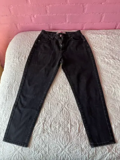 Jeans ajustados de mezclilla negros para mujer - miniatura 2