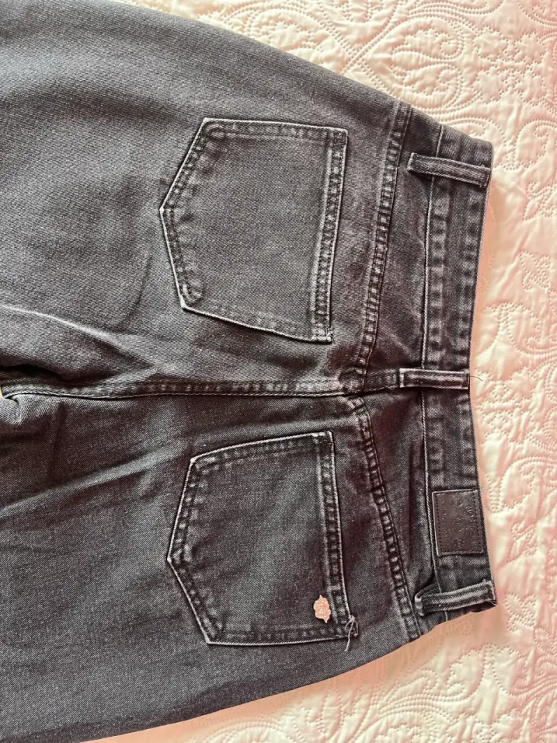 Jeans ajustados de mezclilla negros para mujer - 5