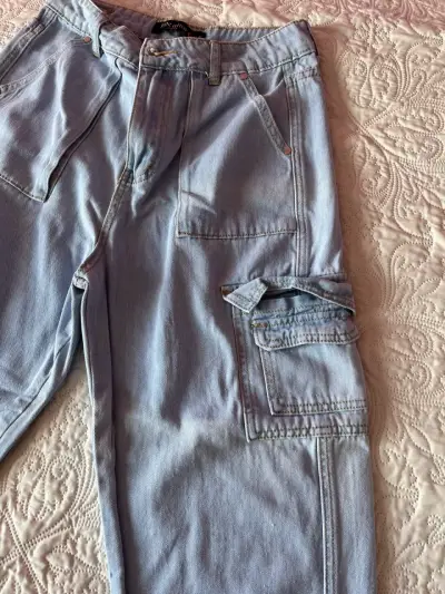 Pantalones cargo de mezclilla azul claro - miniatura 2