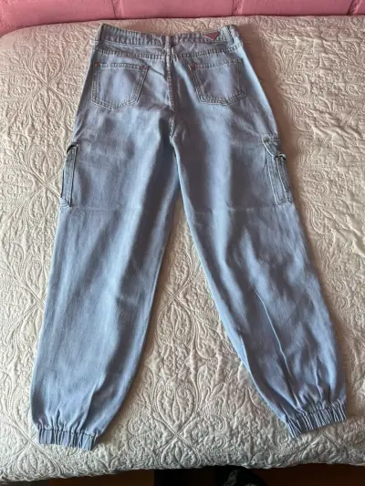 Pantalones cargo de mezclilla azul claro - miniatura 4