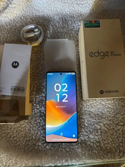Smartphone Motorola Edge 50 Fusion con caja - miniatura 1
