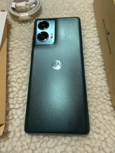 Smartphone Motorola Edge 50 Fusion con caja - miniatura 3