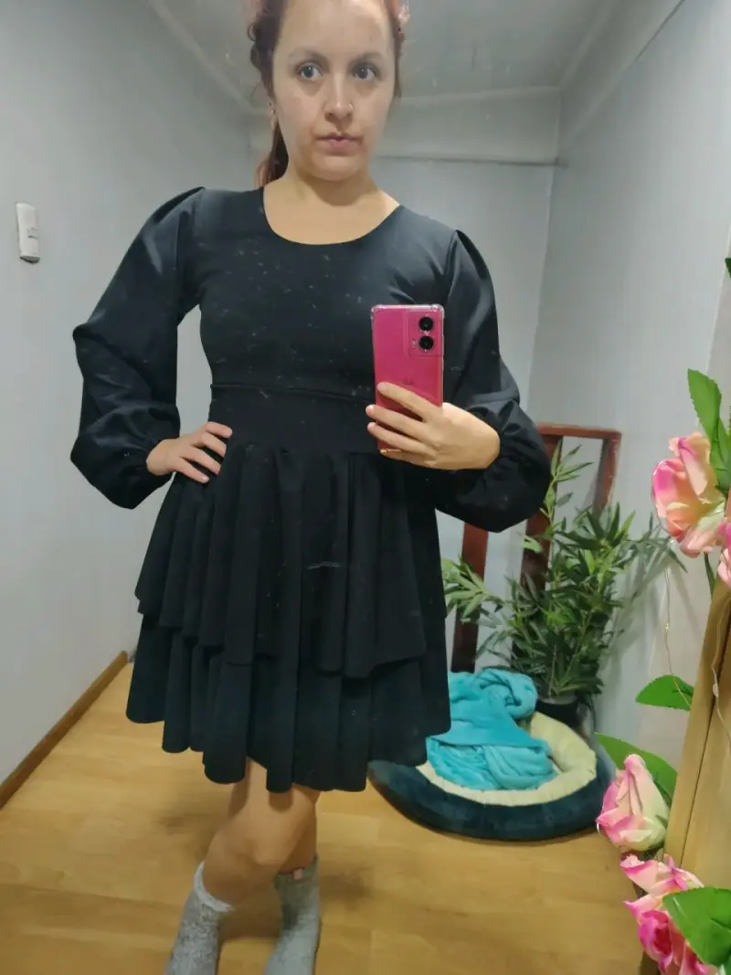 Vestido negro elegante con mangas largas pinina - 3