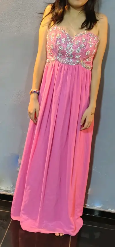 Vestido largo de fiesta rosa con pedrería - miniatura 1