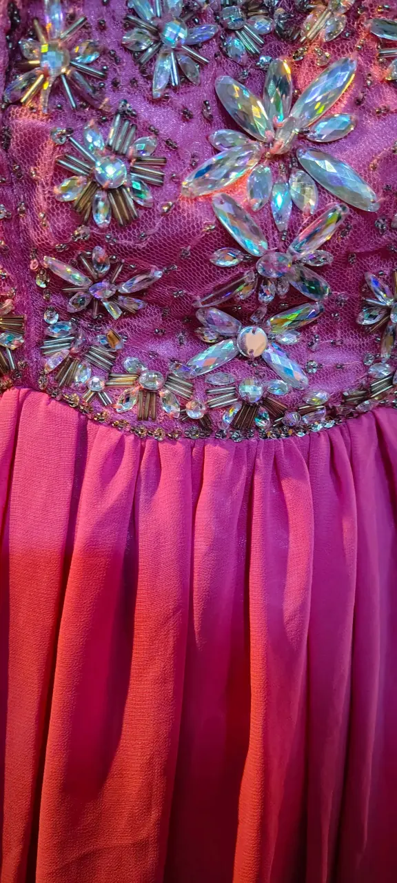 Vestido largo de fiesta rosa con pedrería - 2