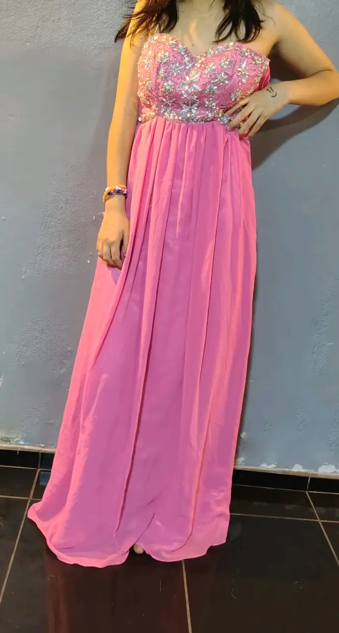 Vestido largo de fiesta rosa con pedrería - 4