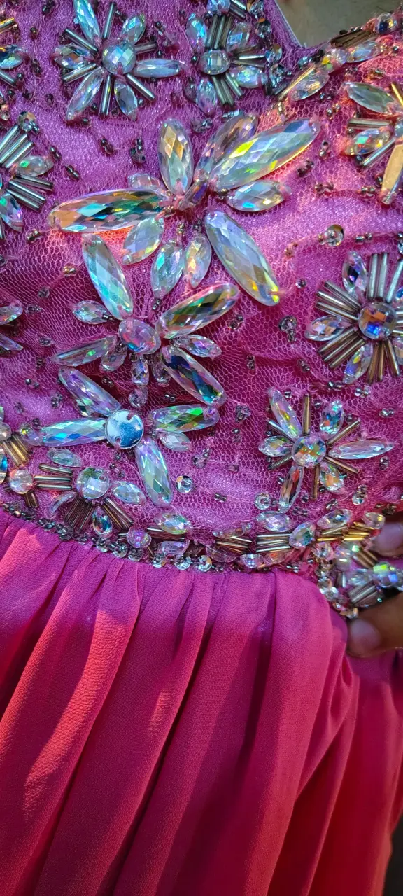 Vestido largo de fiesta rosa con pedrería - 5