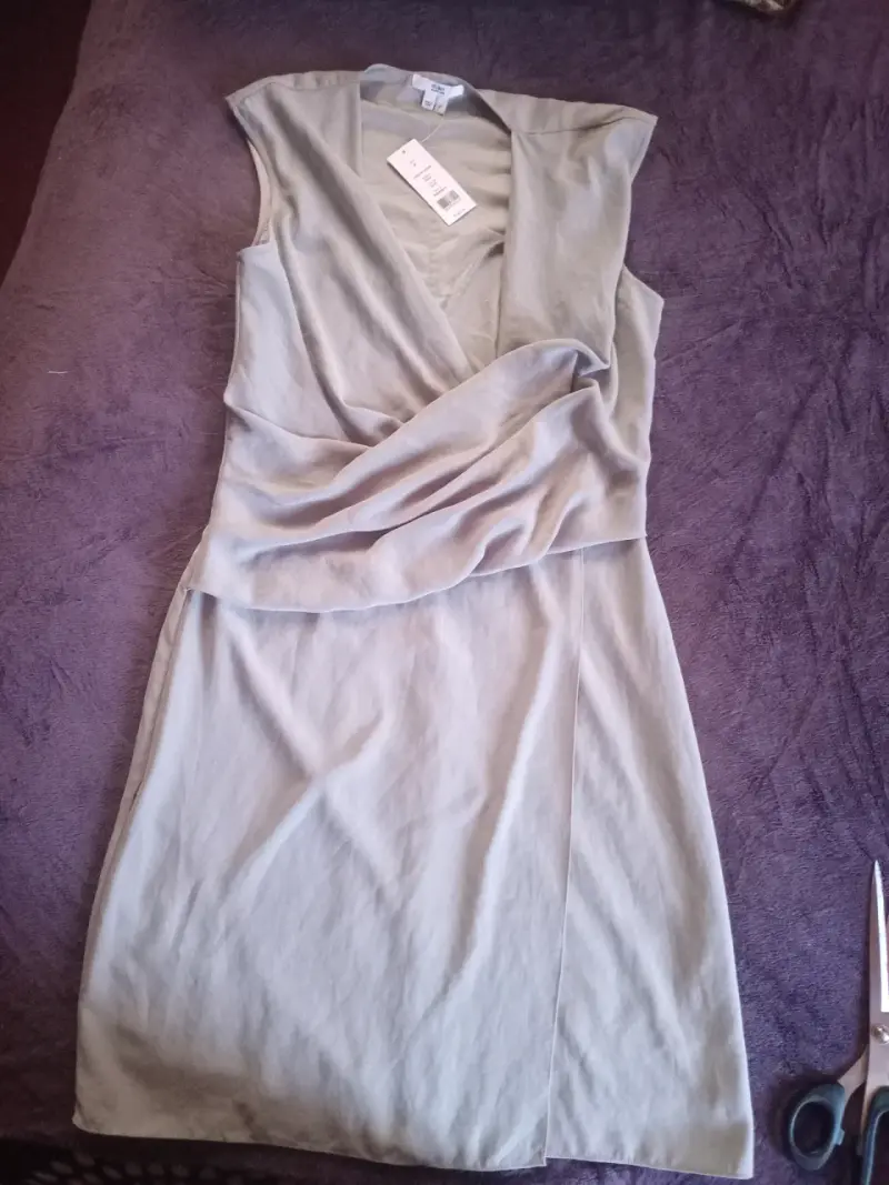 Vestido elegante gris sin mangas - 1