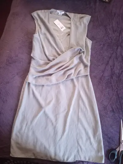 Vestido elegante gris sin mangas - miniatura 1