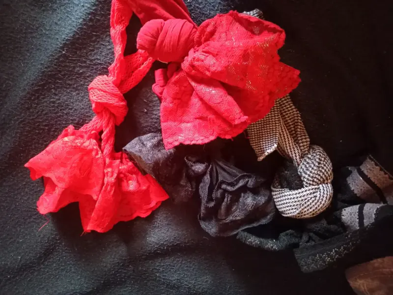 Vestido negro con lentejuelas brillantes - 6