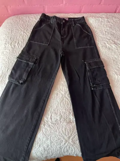 Pantalones cargo negros de mezclilla para mujer - miniatura 1