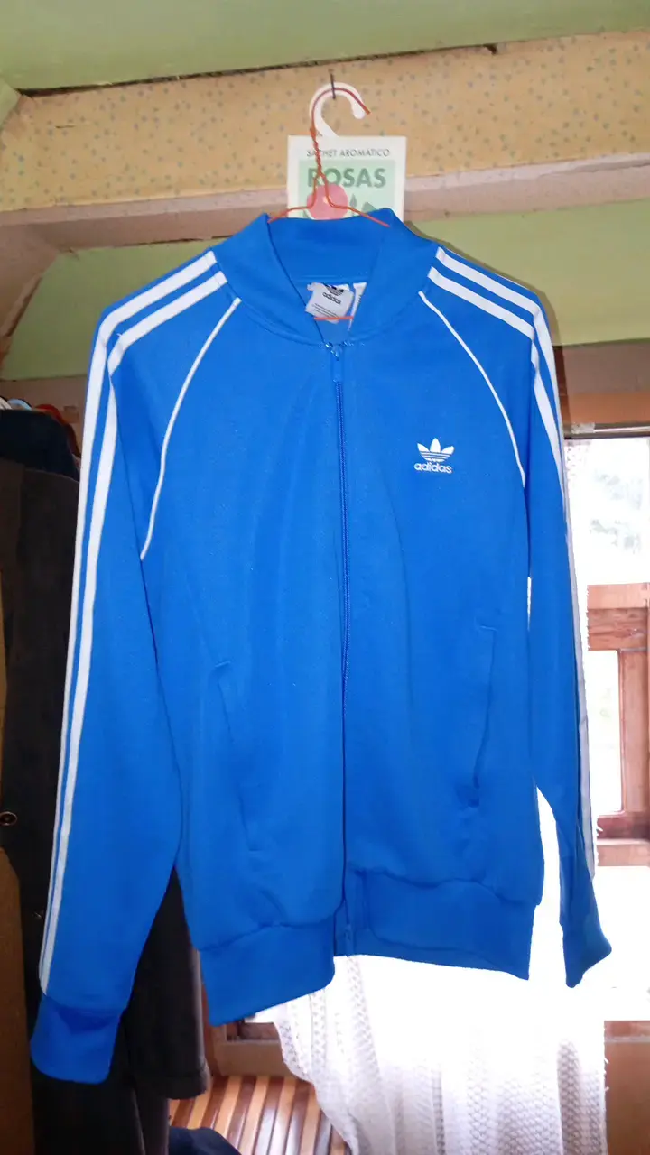 Chaqueta deportiva azul Adidas con cierre
