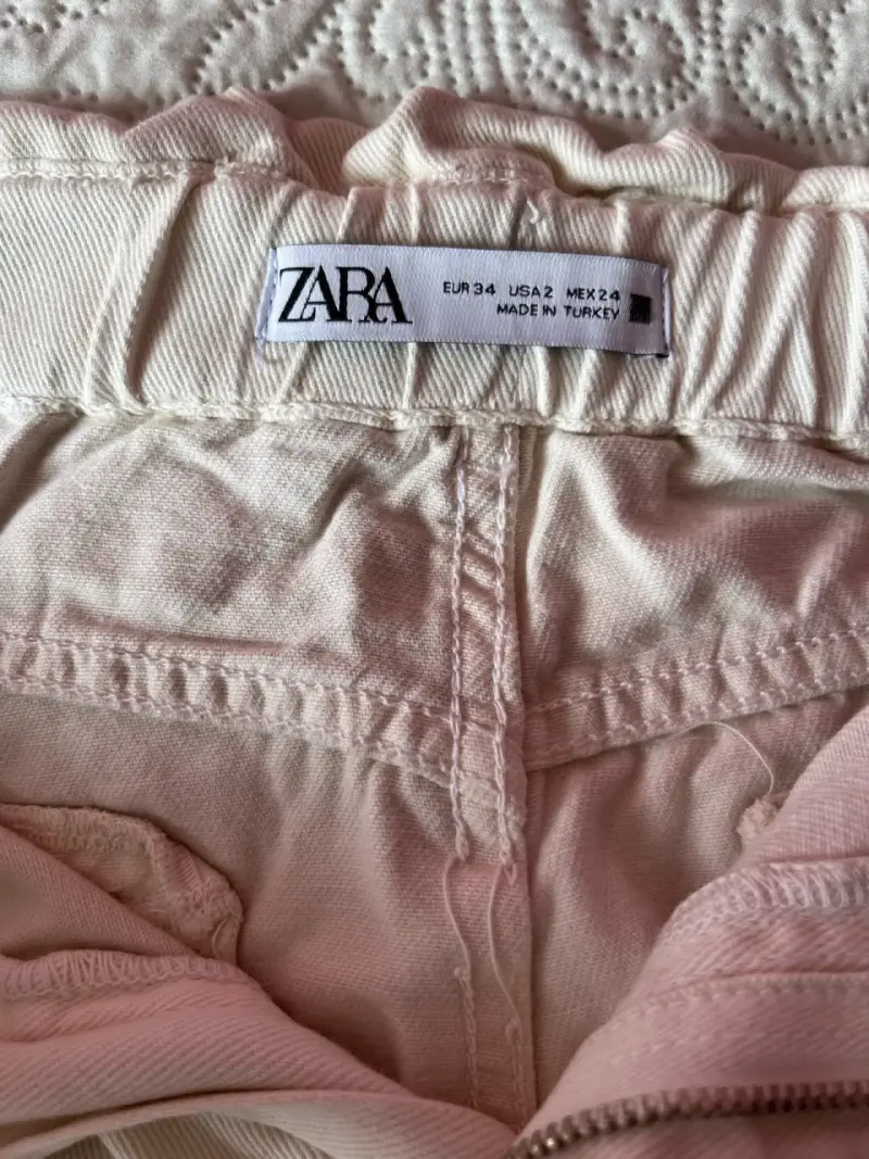 Pantalones beige de tiro alto Zara para mujer - 2
