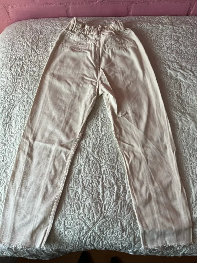 Pantalones beige de tiro alto Zara para mujer - 3