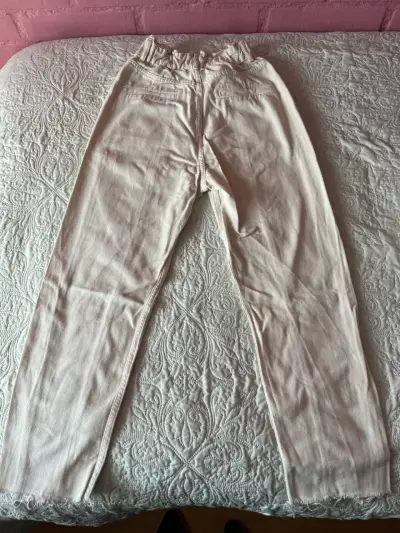 Pantalones beige de tiro alto Zara para mujer - miniatura 3