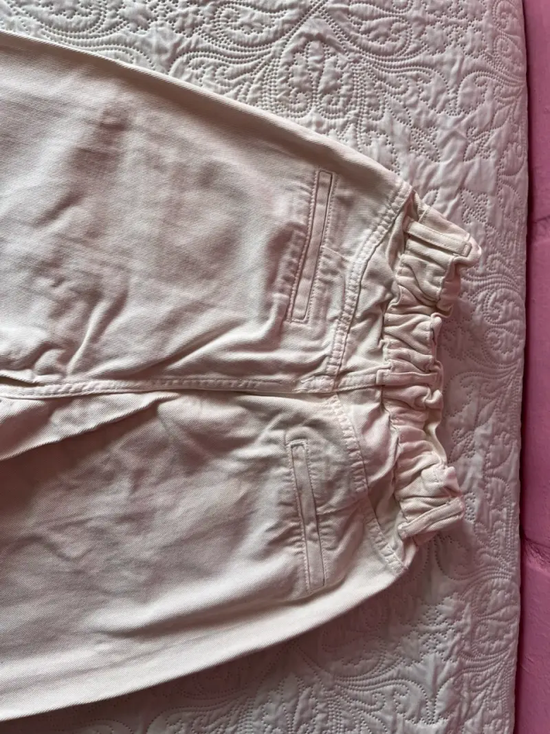 Pantalones beige de tiro alto Zara para mujer - 4