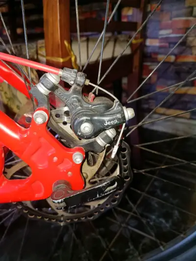 Bicicleta de montaña Jeep roja con suspensión - miniatura 5
