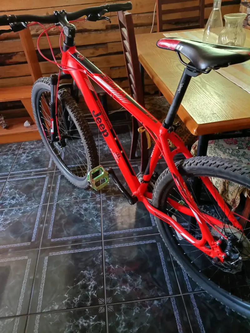 Bicicleta de montaña Jeep roja con suspensión - 6